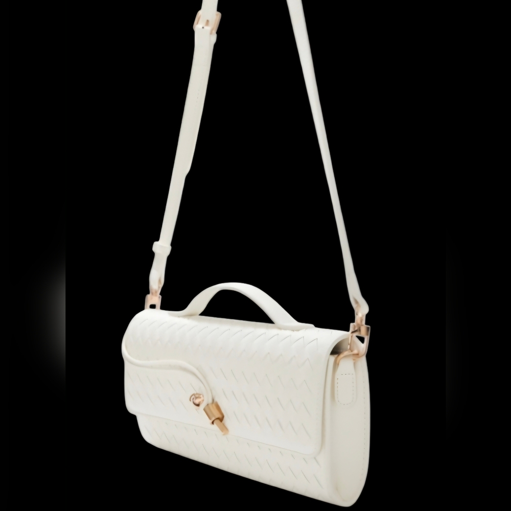 NEW ALICE Woven Vegan Leather Clutch Bag Purse. Roomy Medium sized. Cream Bone.